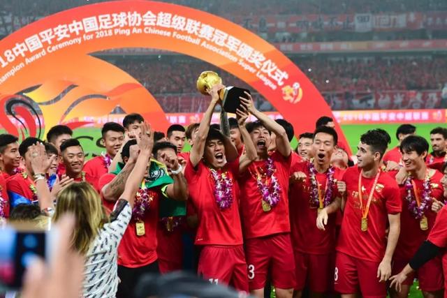 西超杯-莱万亚马尔破门 巴萨2-0进决赛会师皇马